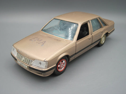 Gama   Opel Senator Saloon  Golden