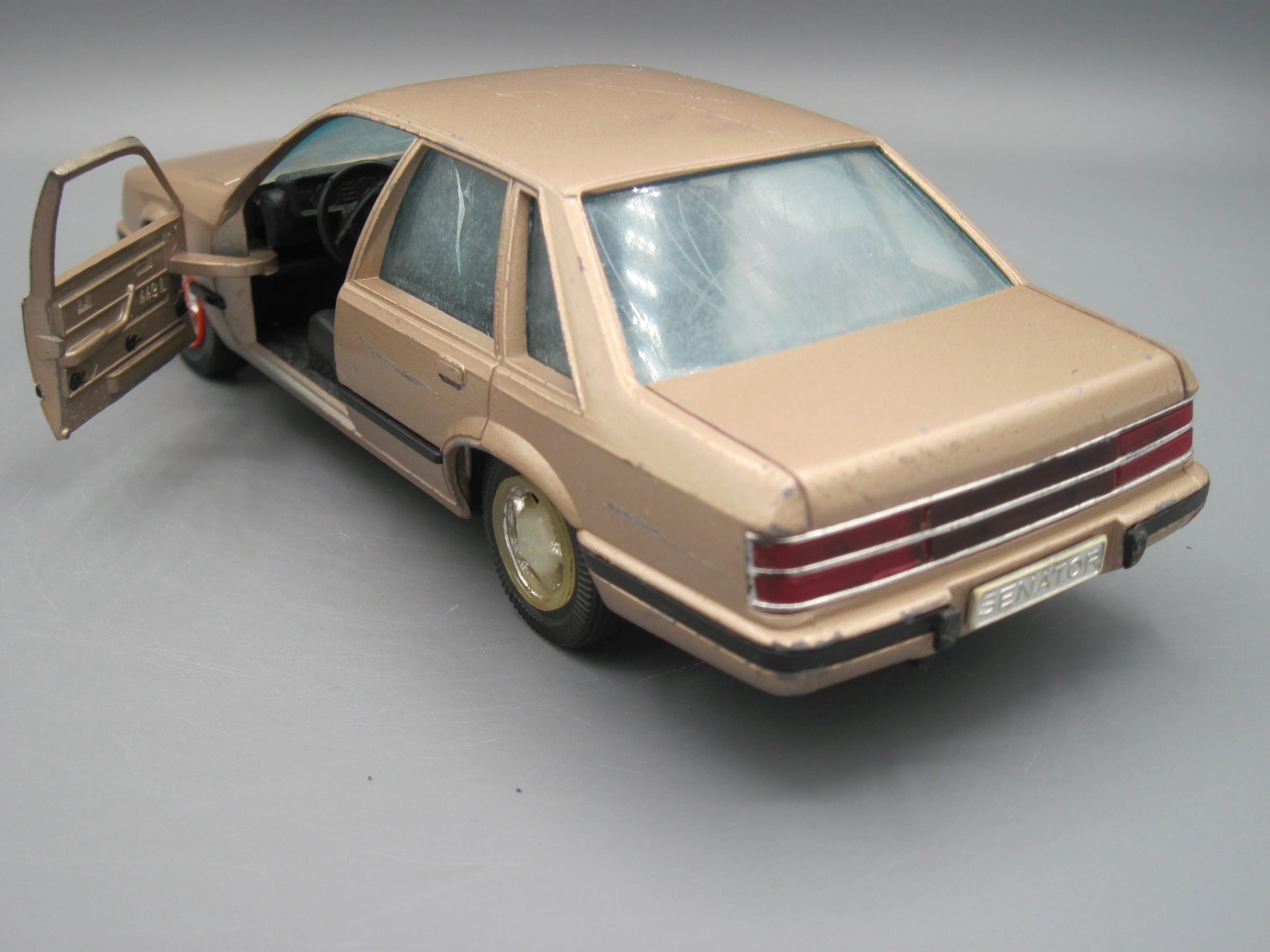 Gama   Opel Senator Saloon  Golden
