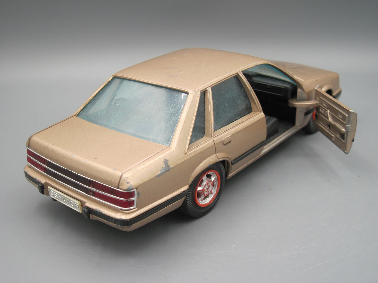 Gama   Opel Senator Saloon  Golden