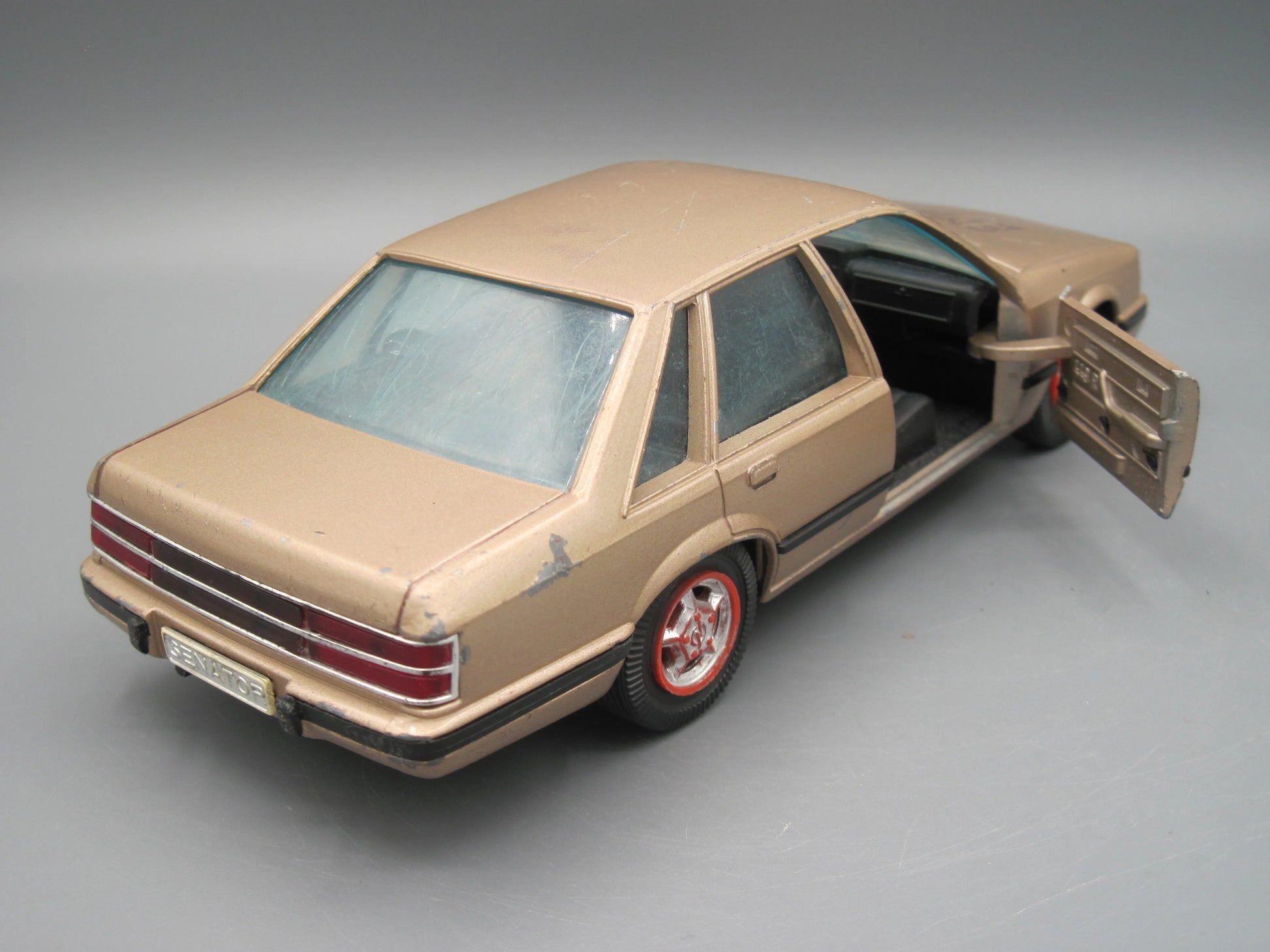 Gama   Opel Senator Saloon  Golden