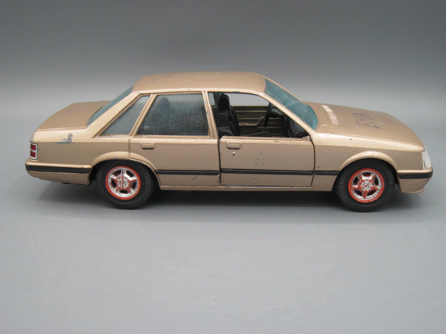 Gama   Opel Senator Saloon  Golden
