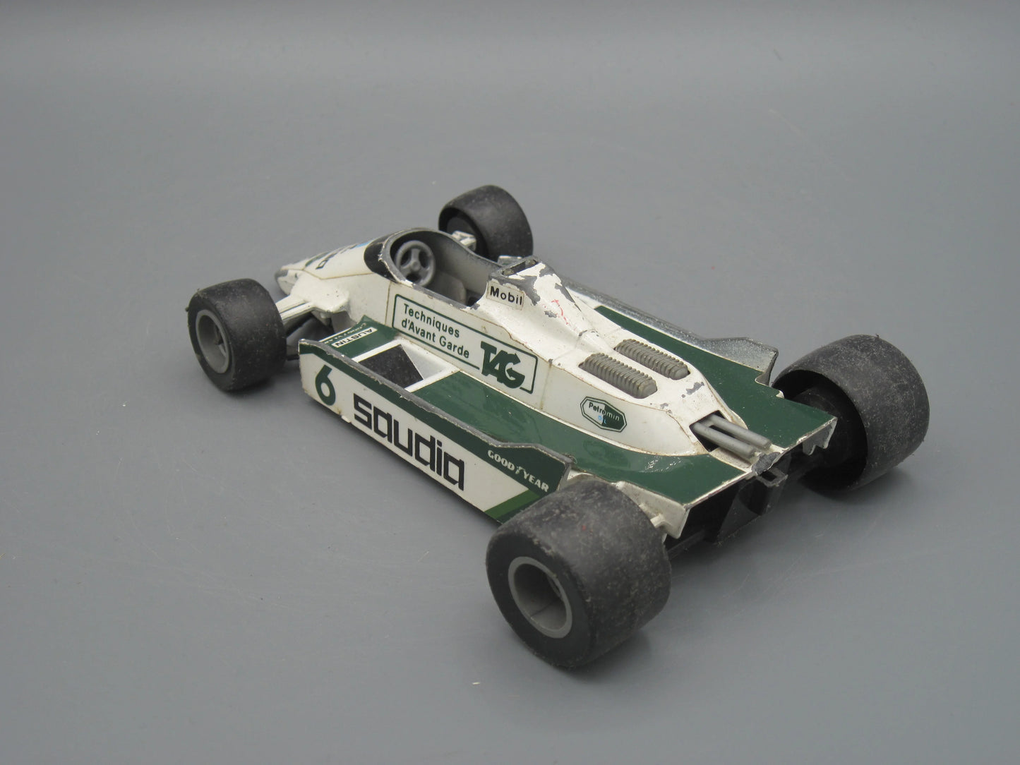 Hot Wheels   Williams FW08 Formula 1 Racecar  White, Green