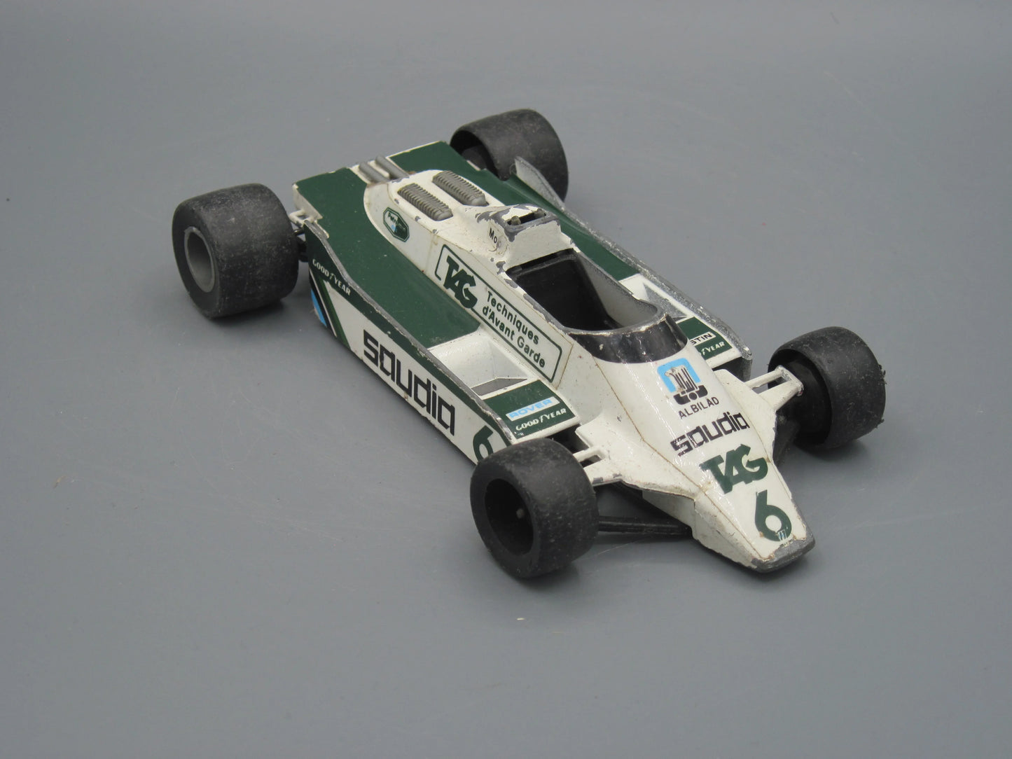 Hot Wheels   Williams FW08 Formula 1 Racecar  White, Green
