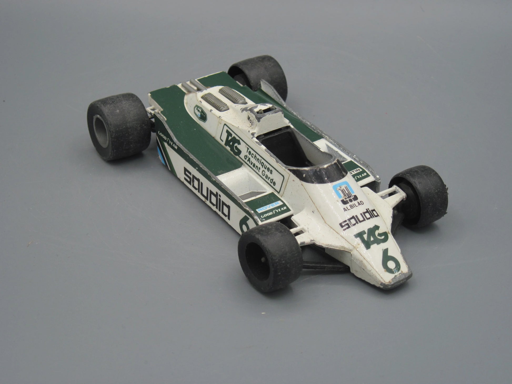 Hot Wheels   Williams FW08 Formula 1 Racecar  White, Green