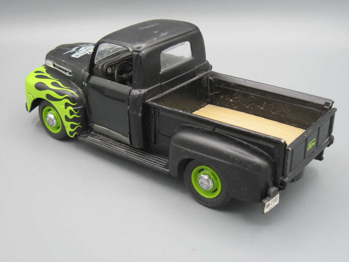Maisto   Ford F1 Pickup 1948 Black & Green