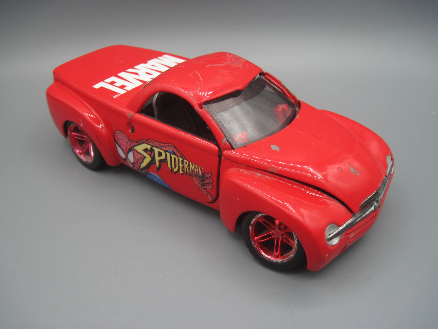 Maisto   Chevrolet SSR Concept 2000 Red Marvel