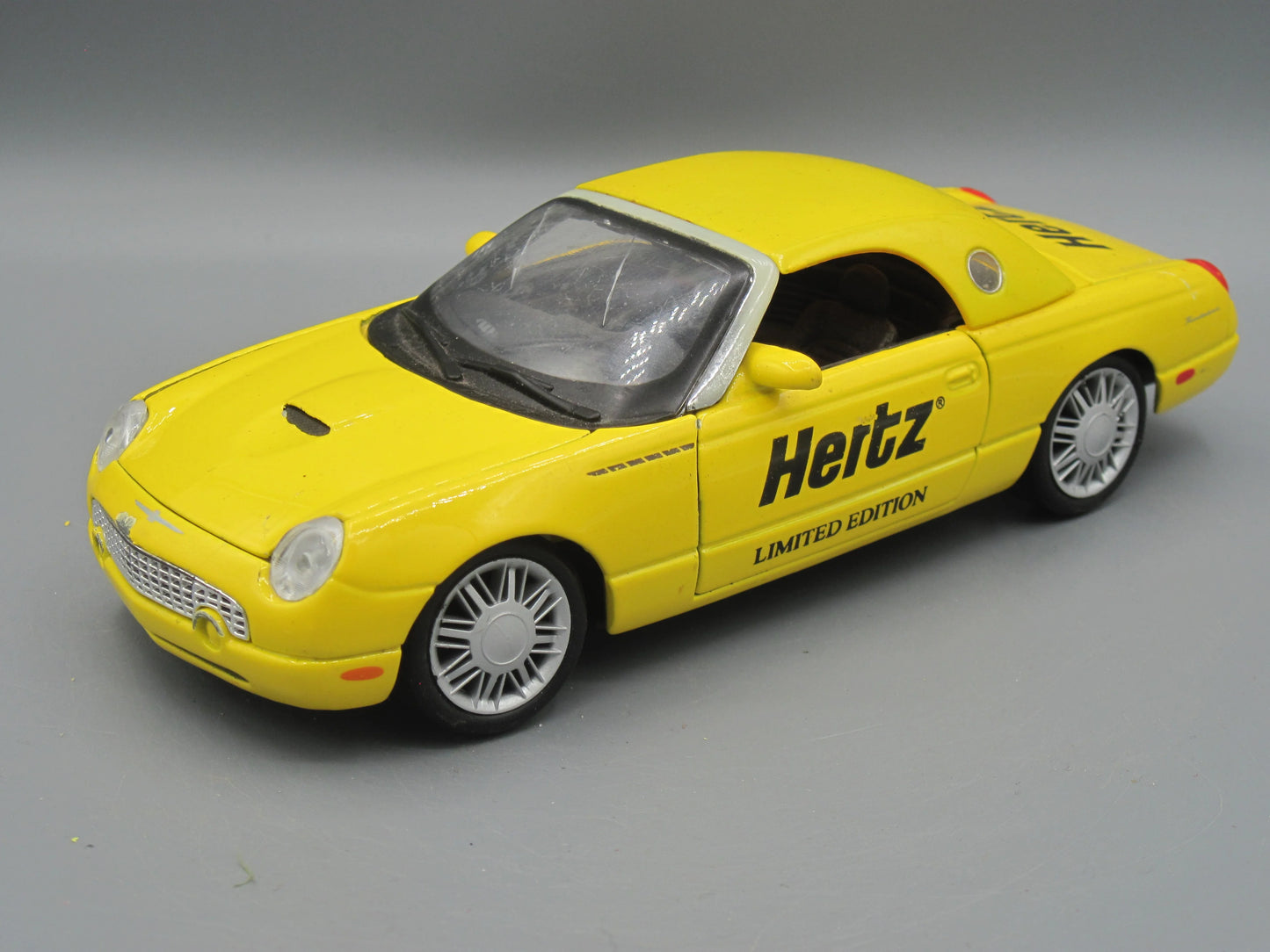 Maisto  Limited Edition Ford Thunderbird  Yellow Hertz