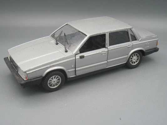 Polistil   Volvo 760 GLE S206  Silver