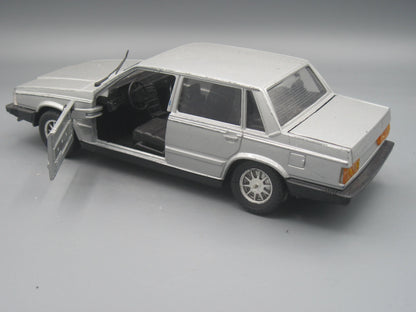 Polistil   Volvo 760 GLE S206  Silver