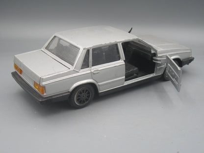 Polistil   Volvo 760 GLE S206  Silver
