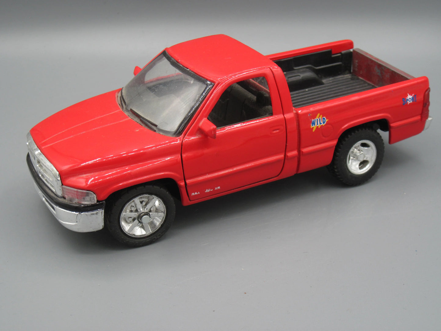 Maisto   Dodge Ram Pick up Truck  Red