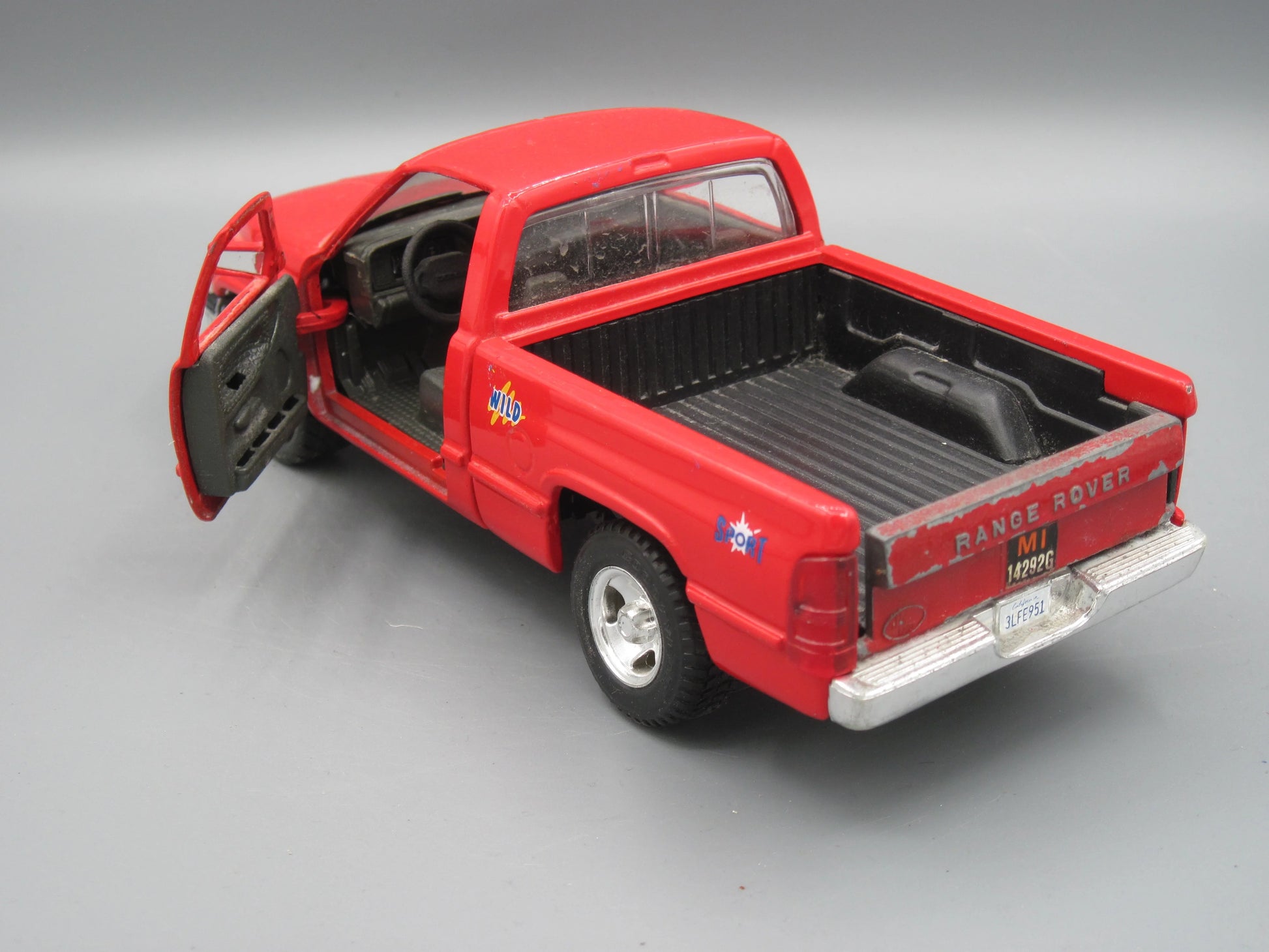 Maisto   Dodge Ram Pick up Truck  Red