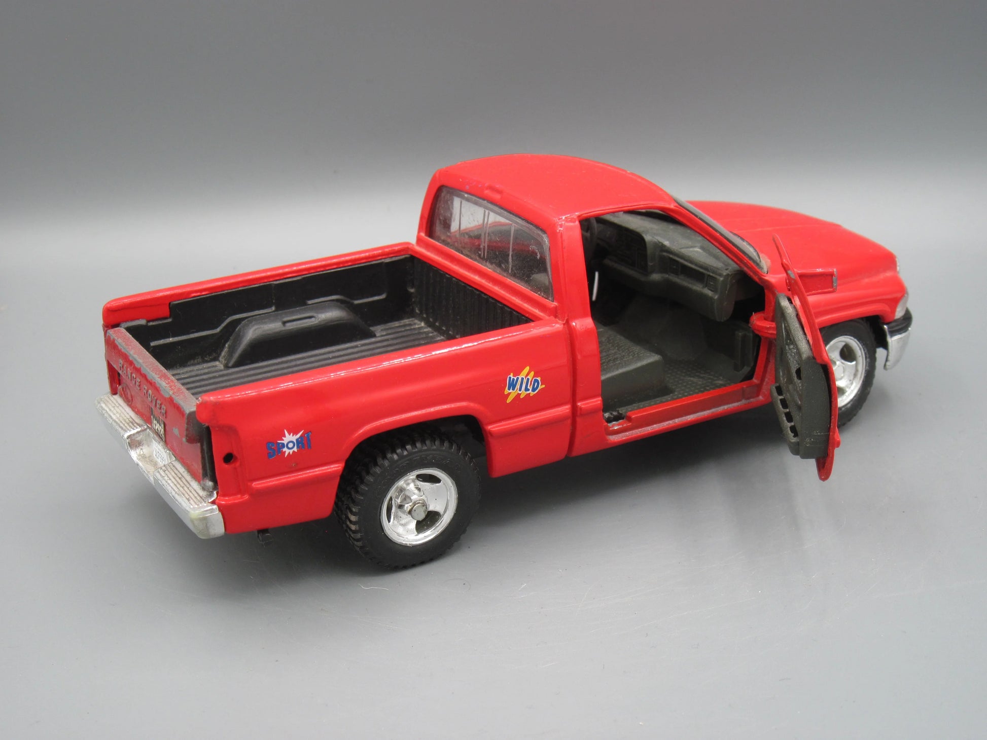 Maisto   Dodge Ram Pick up Truck  Red