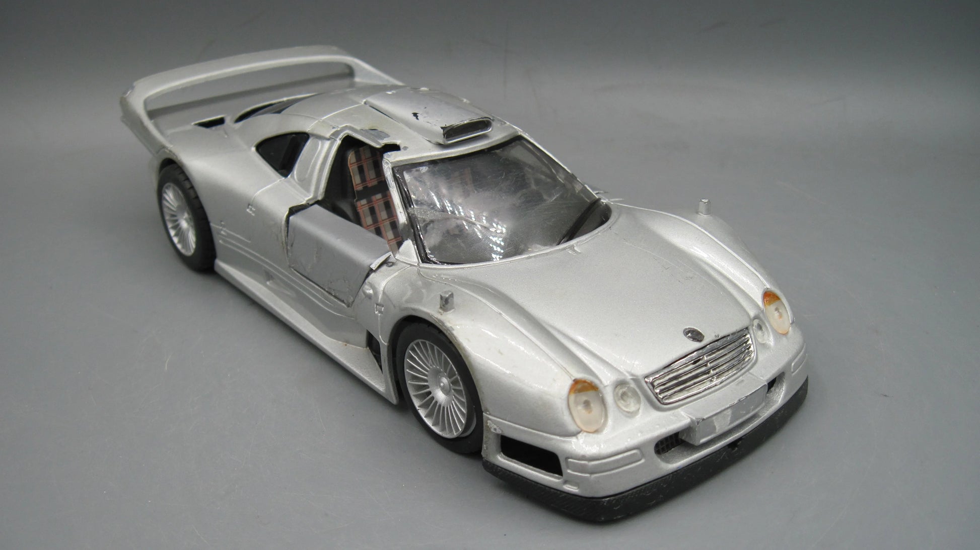 Maisto   Mercedes-Benz CLK-GTR  Silver
