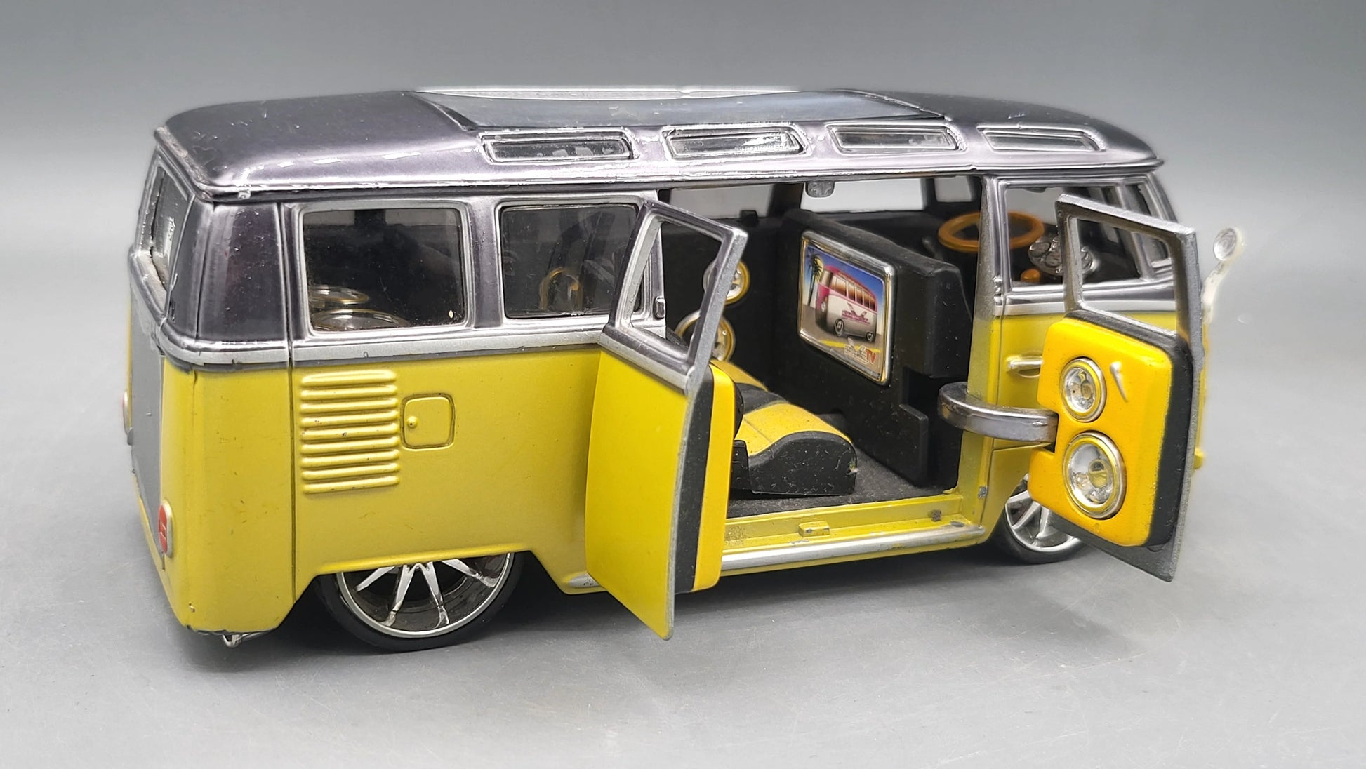 Maisto   Volkswagen Van Samba  Grey & Yellow