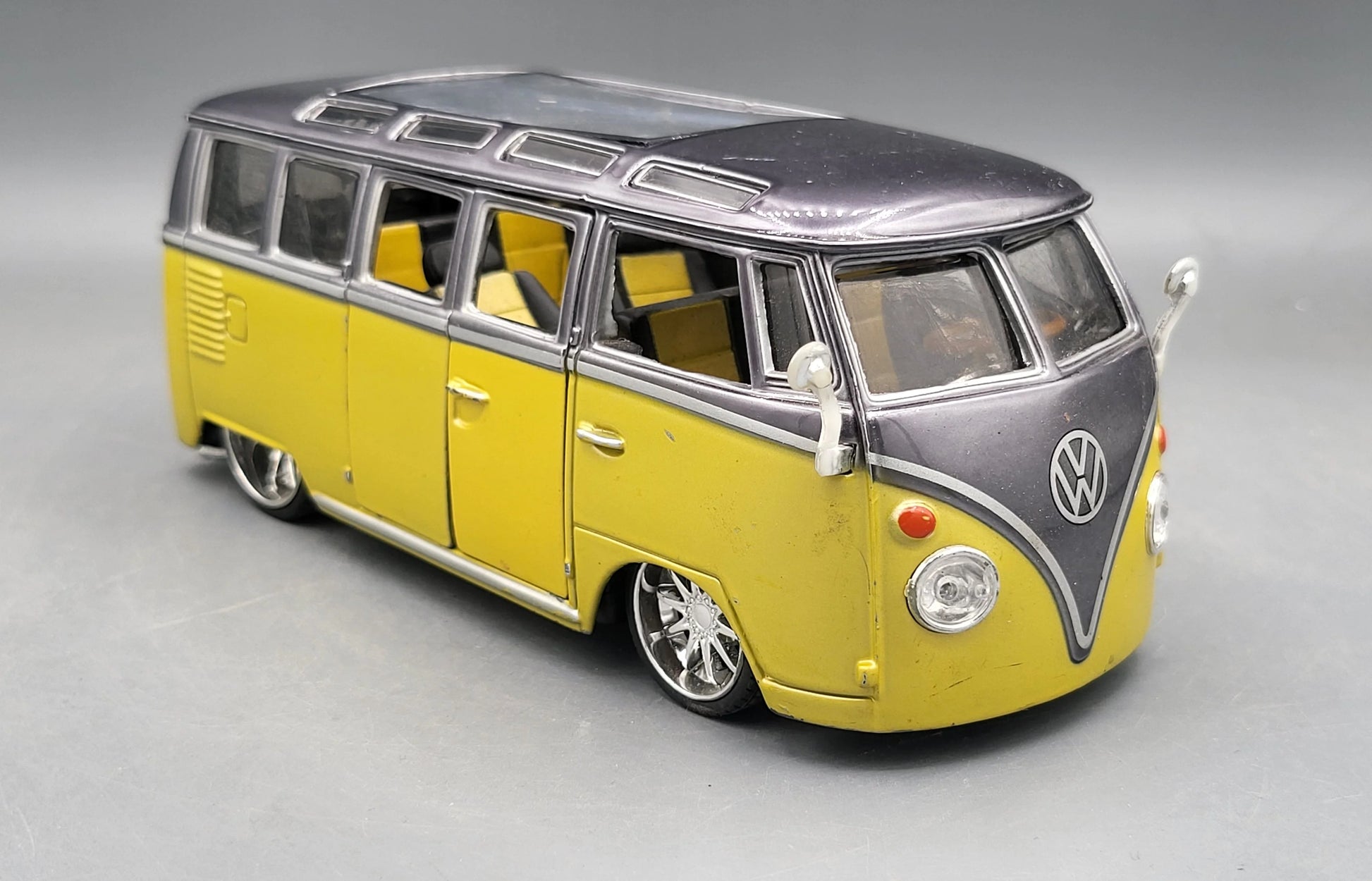 Maisto   Volkswagen Van Samba  Grey & Yellow