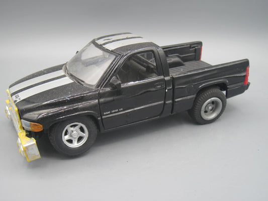 Maisto   Dodge Ram 1500 V8  Black