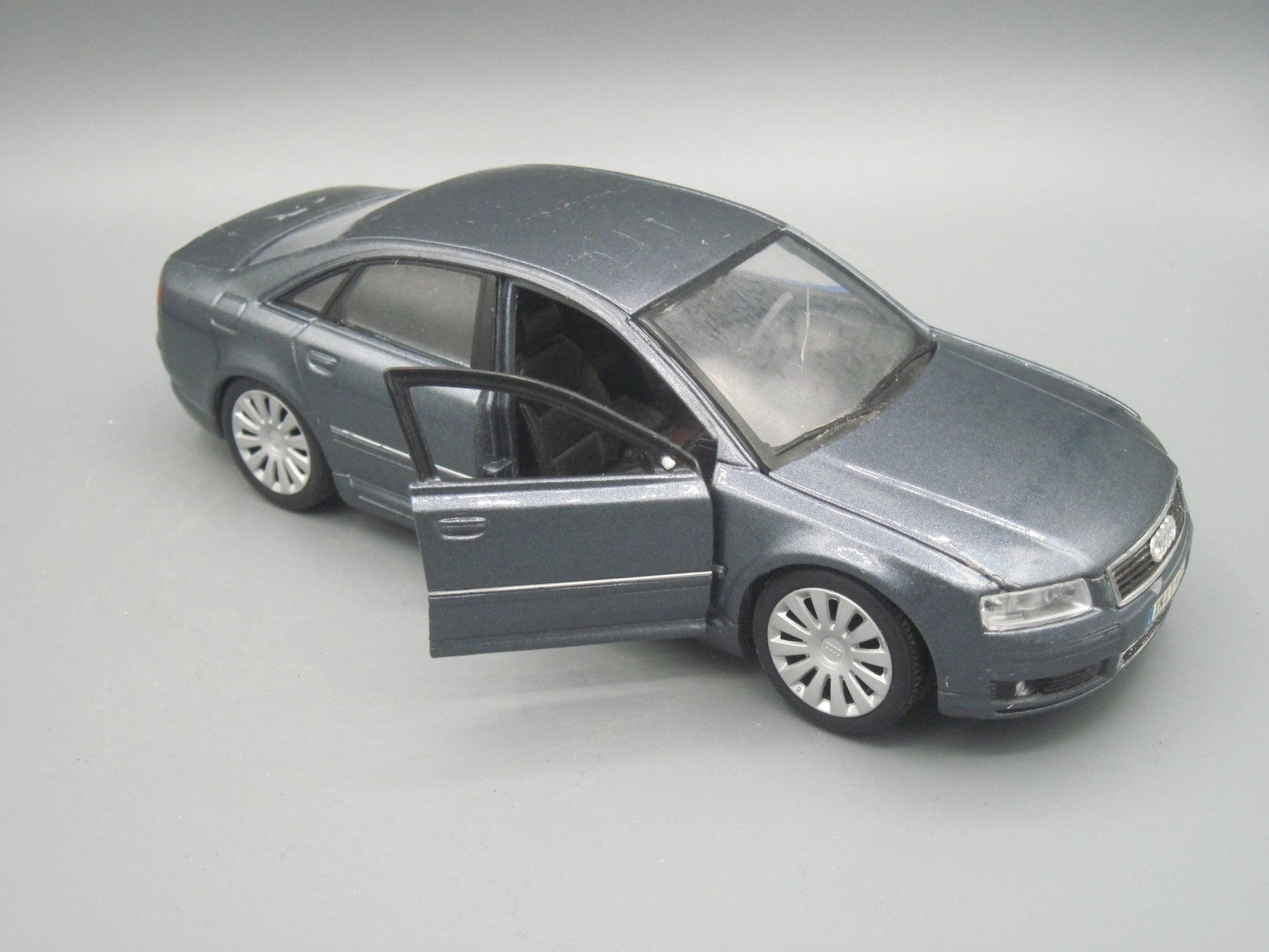 Maisto   Audi A8  Grey