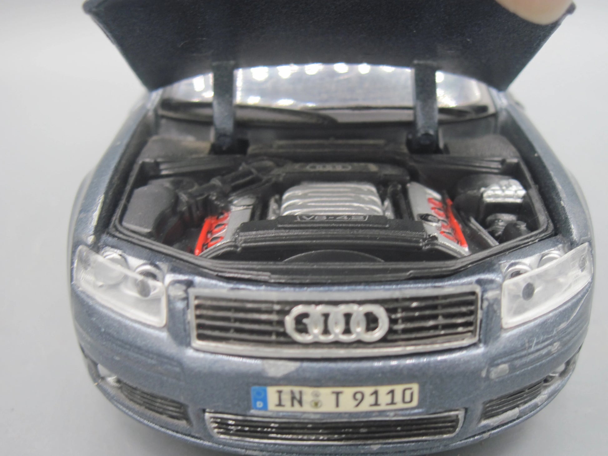 Maisto   Audi A8  Grey