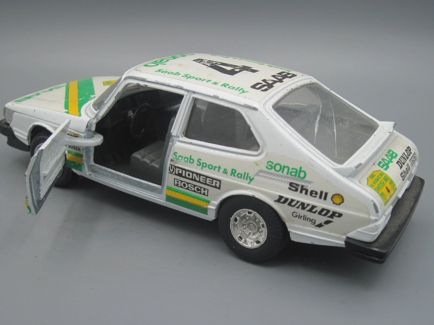 Bburago   Saab 900 Turbo  White