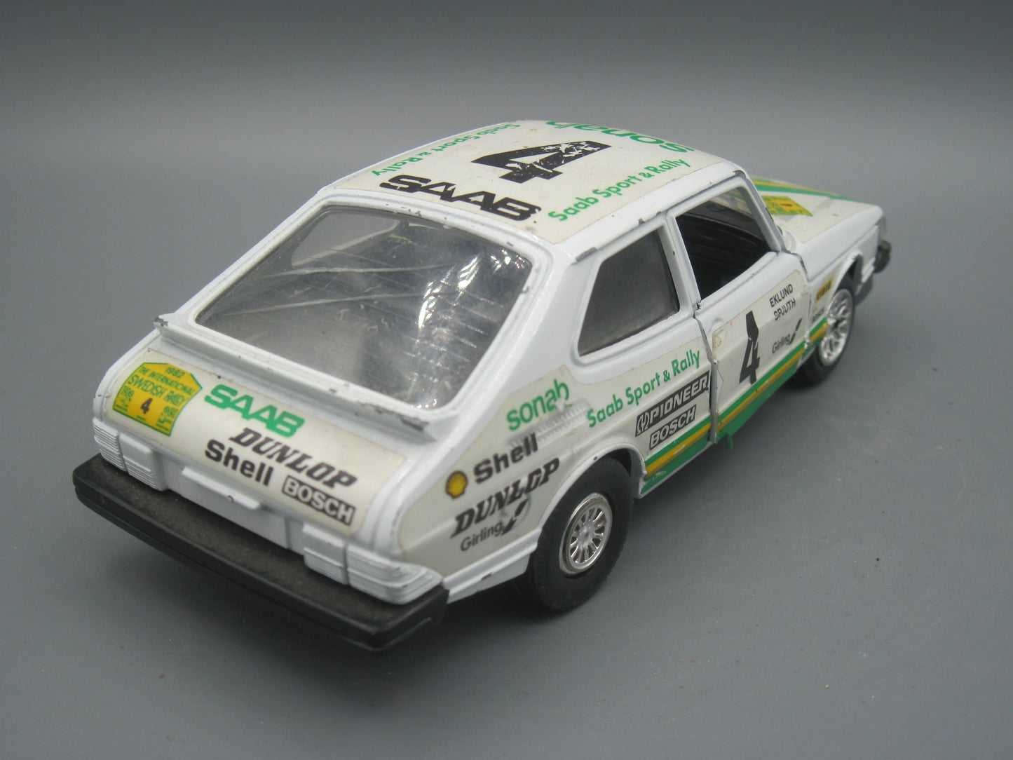 Bburago   Saab 900 Turbo  White