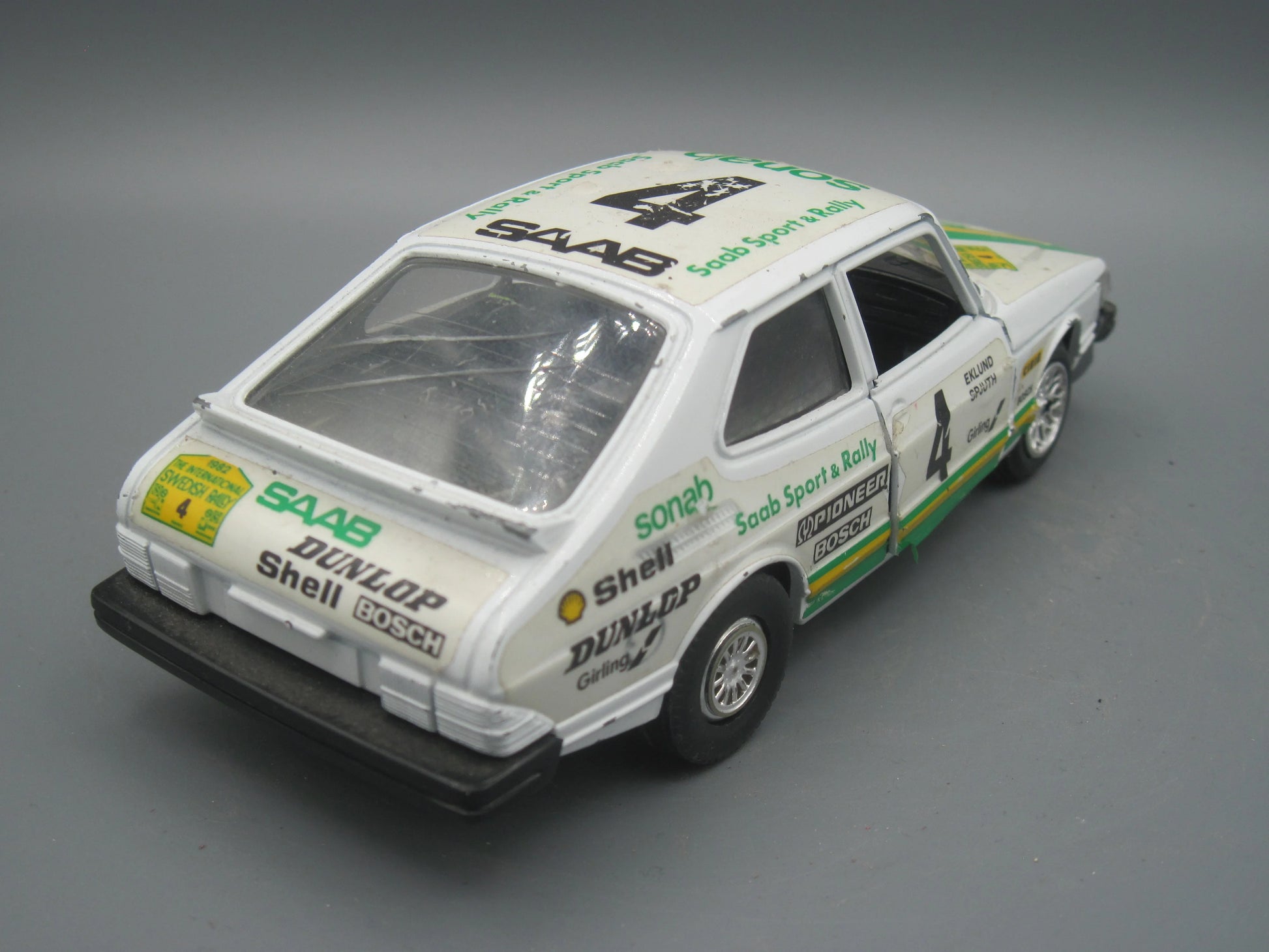 Bburago   Saab 900 Turbo  White