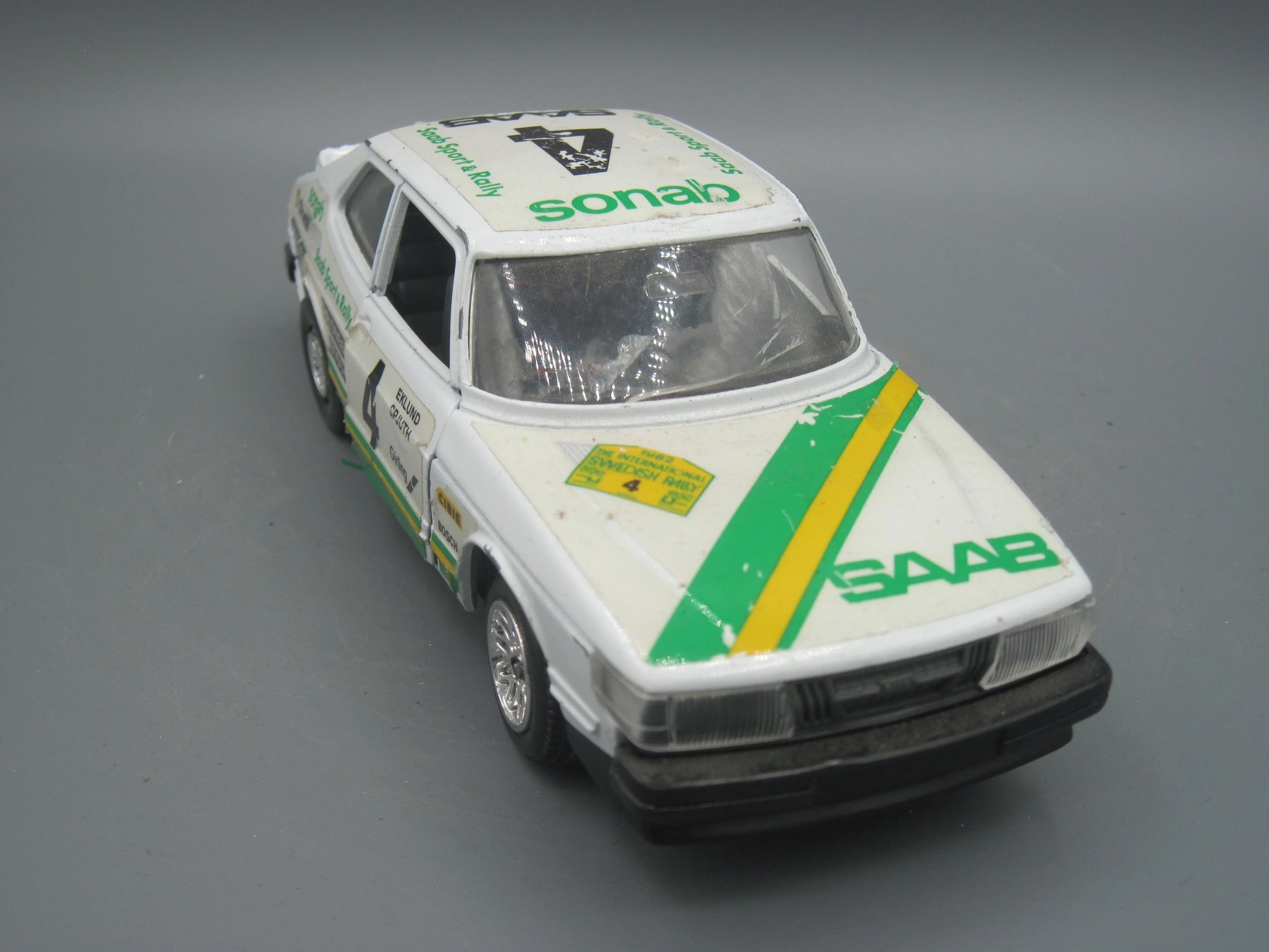 Bburago   Saab 900 Turbo  White