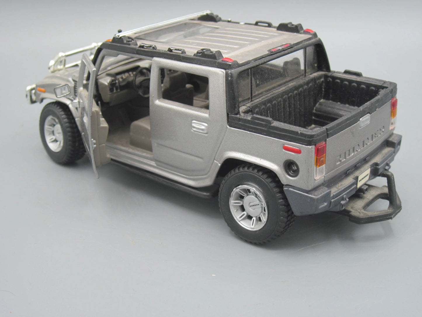 Maisto   Hummer H2  Silver