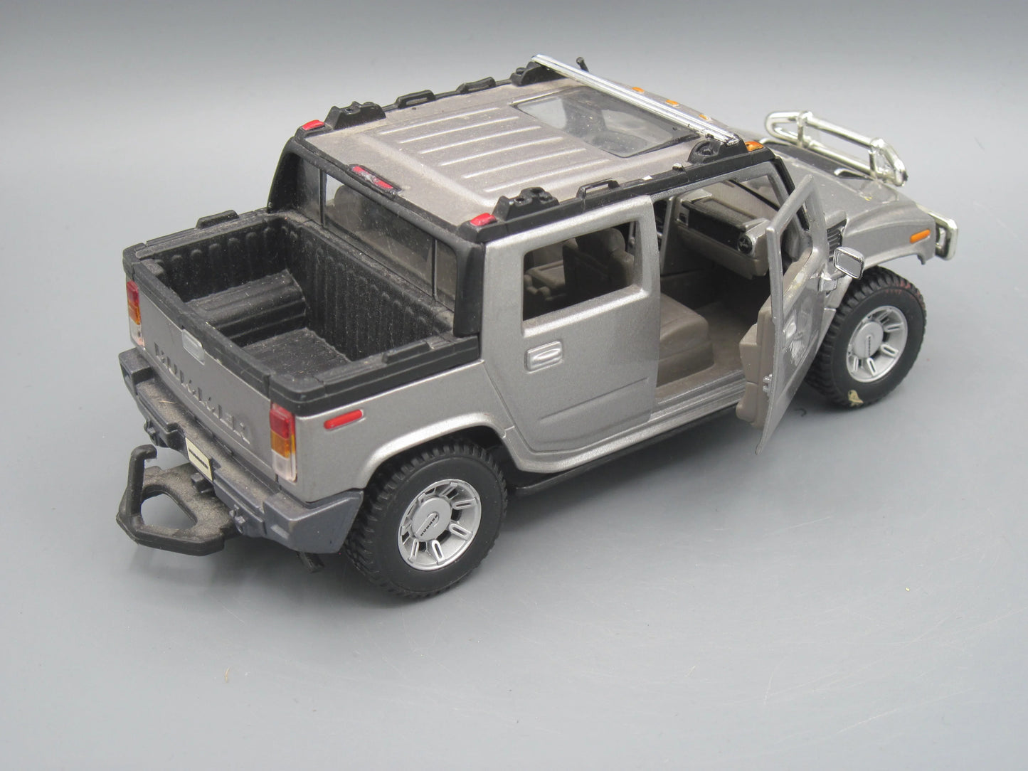 Maisto   Hummer H2  Silver