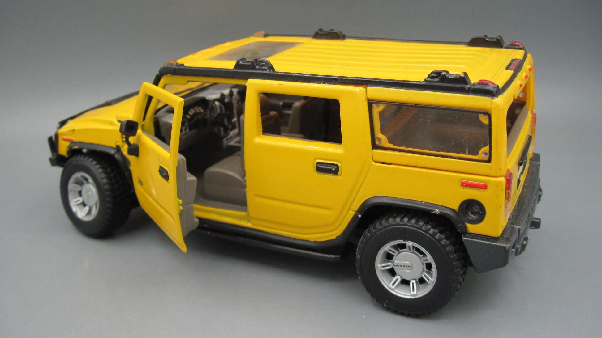 Maisto   Hummer H2  Yellow