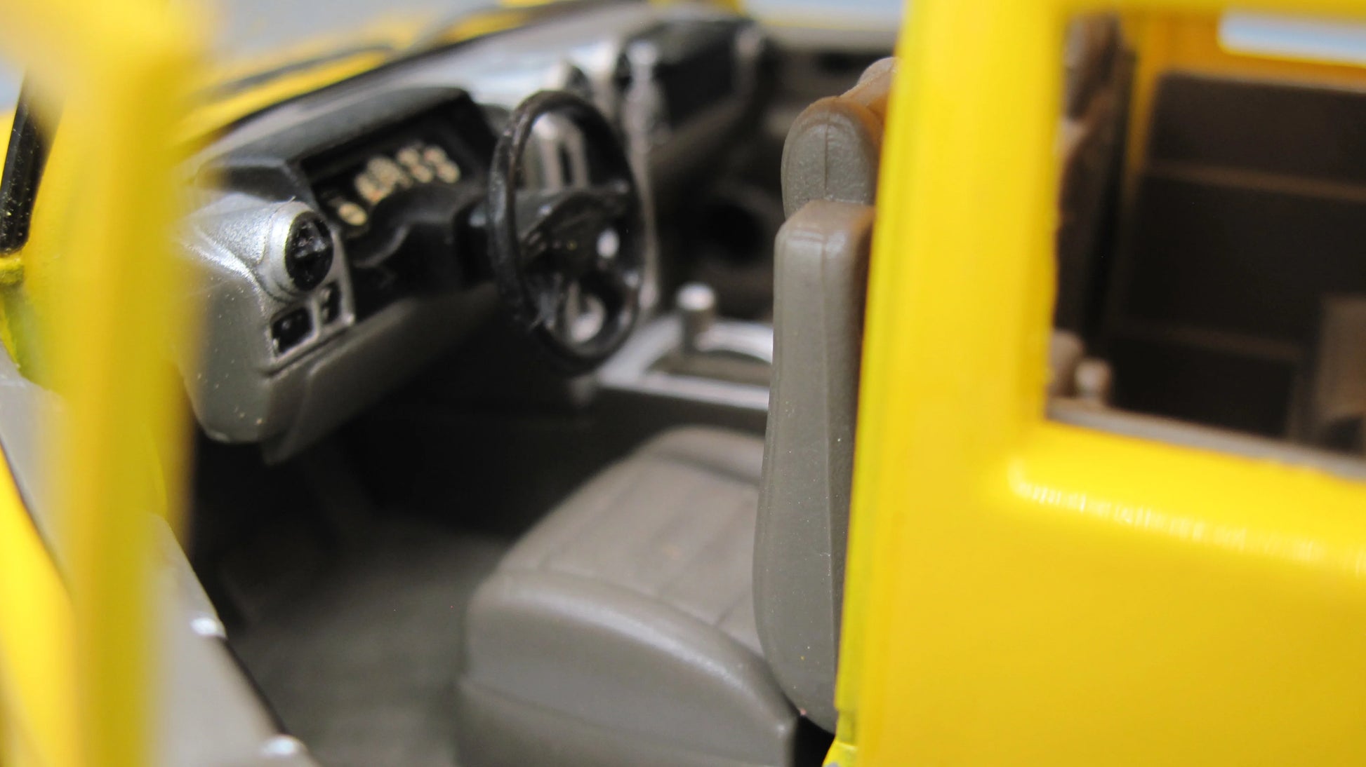 Maisto   Hummer H2  Yellow