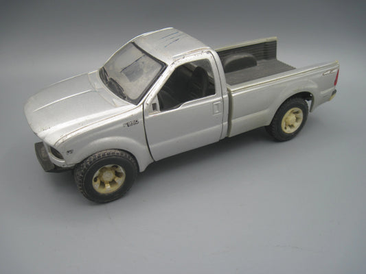 Maisto   Ford F-350 Super Duty 4x4  Silver