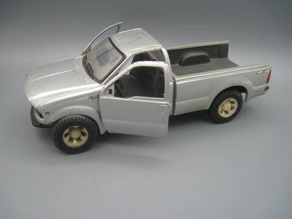 Maisto   Ford F-350 Super Duty 4x4  Silver