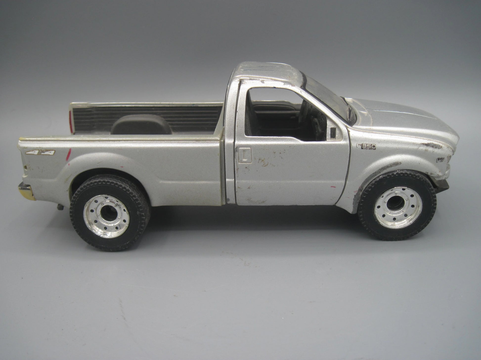 Maisto   Ford F-350 Super Duty 4x4  Silver
