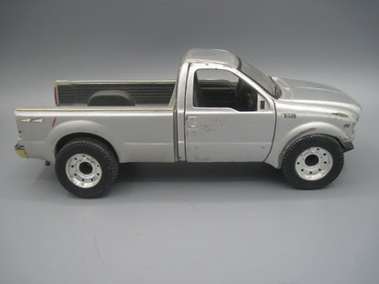 Maisto   Ford F-350 Super Duty 4x4  Silver