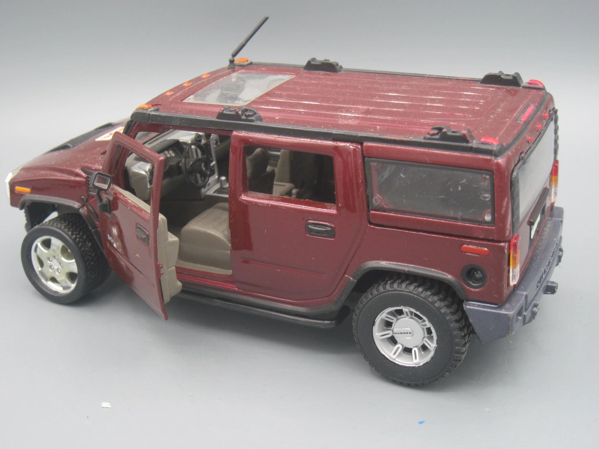Maisto   Hummer H2  Maroon