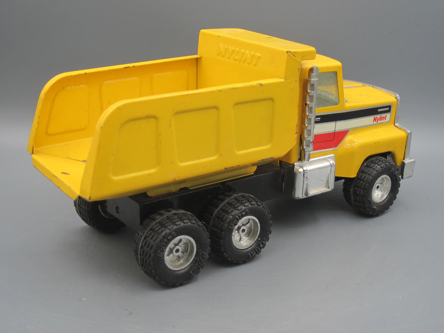 Nylint    Dump Truck  Yellow