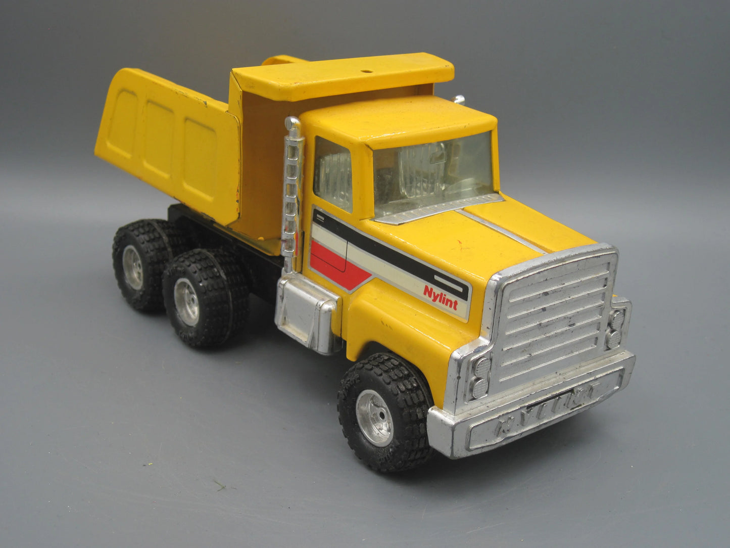 Nylint    Dump Truck  Yellow