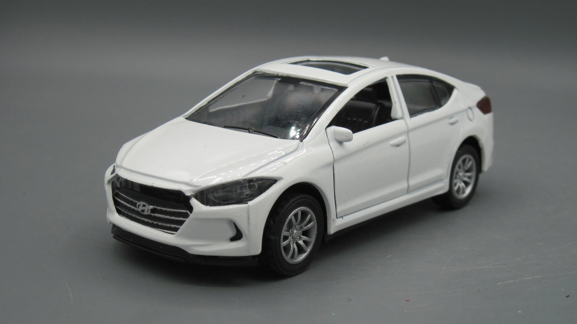 Hyundai Elantra  White