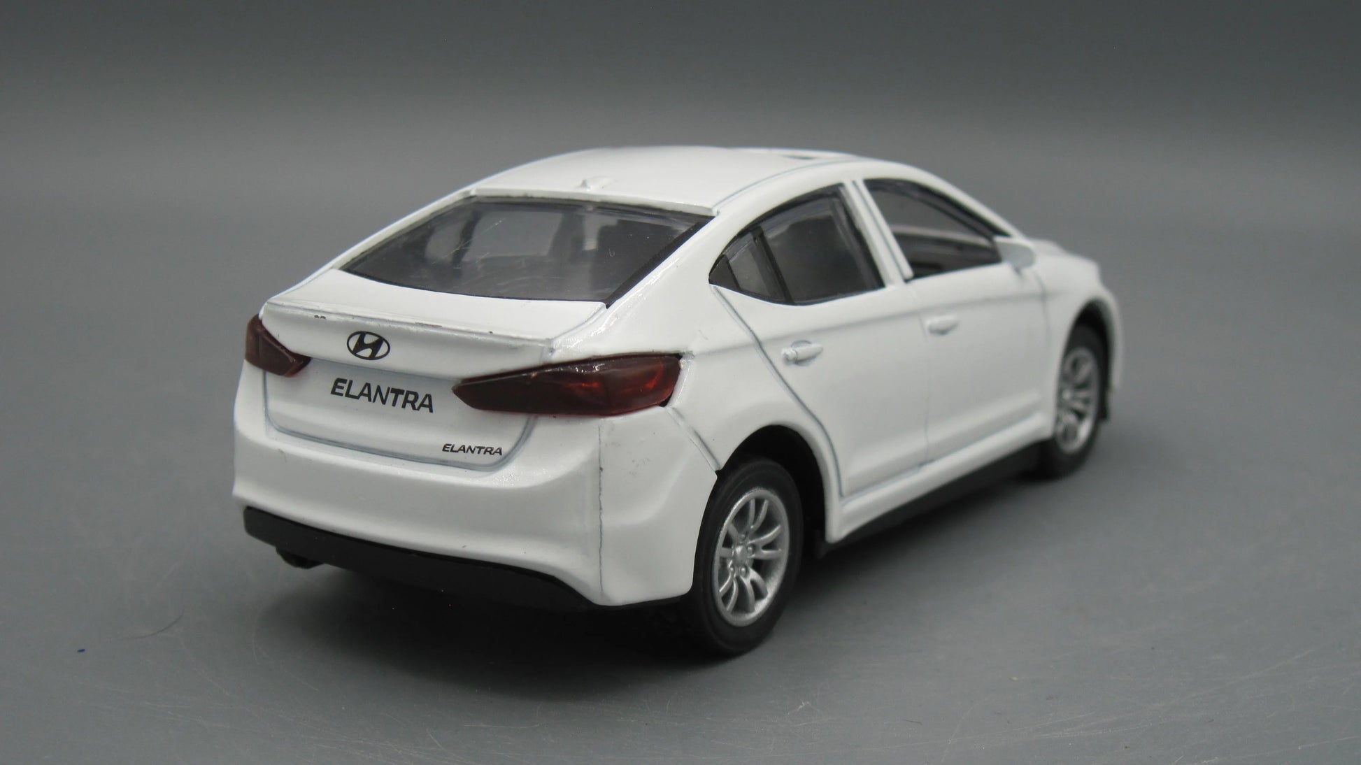 Hyundai Elantra  White