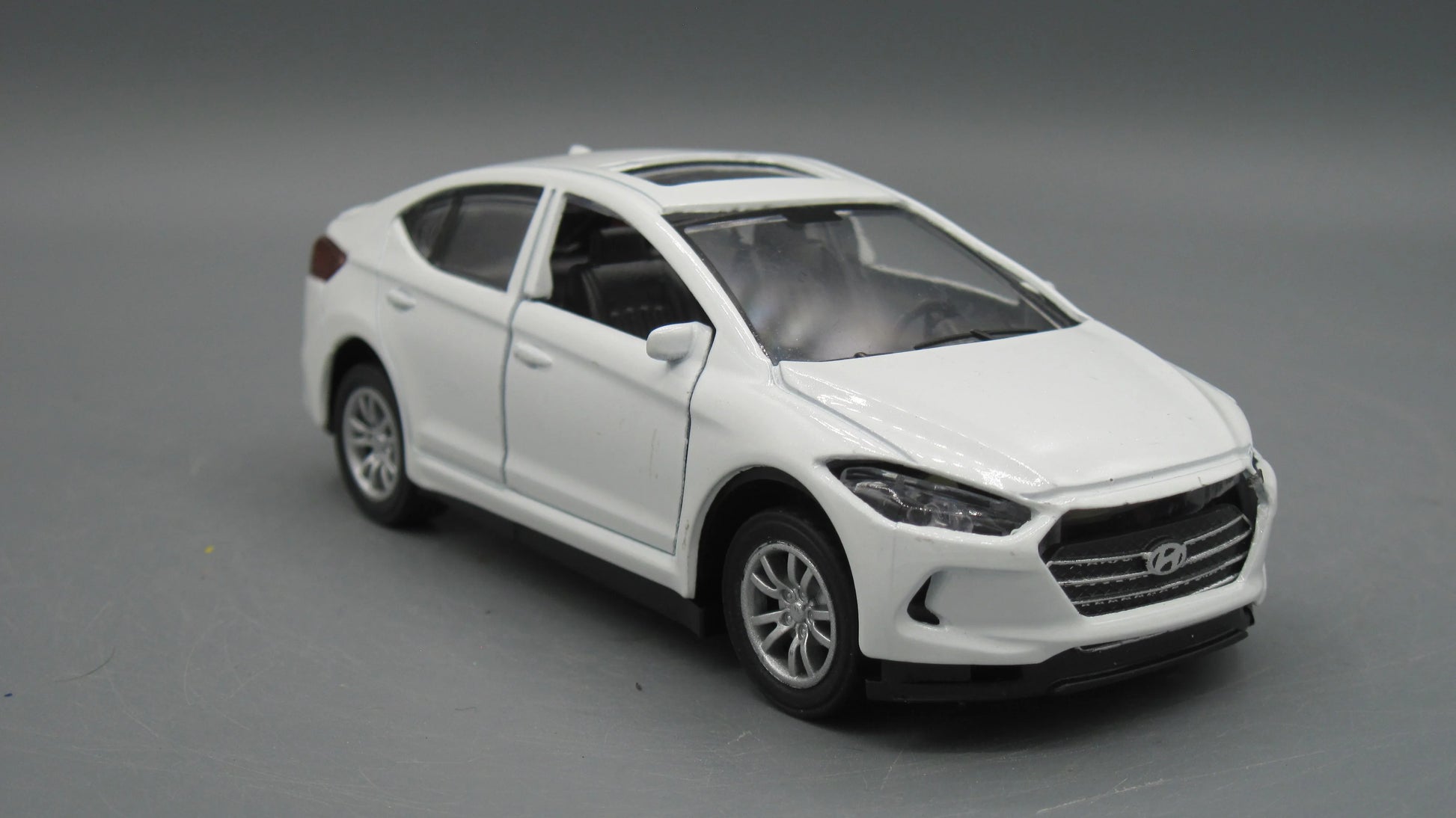 Hyundai Elantra  White