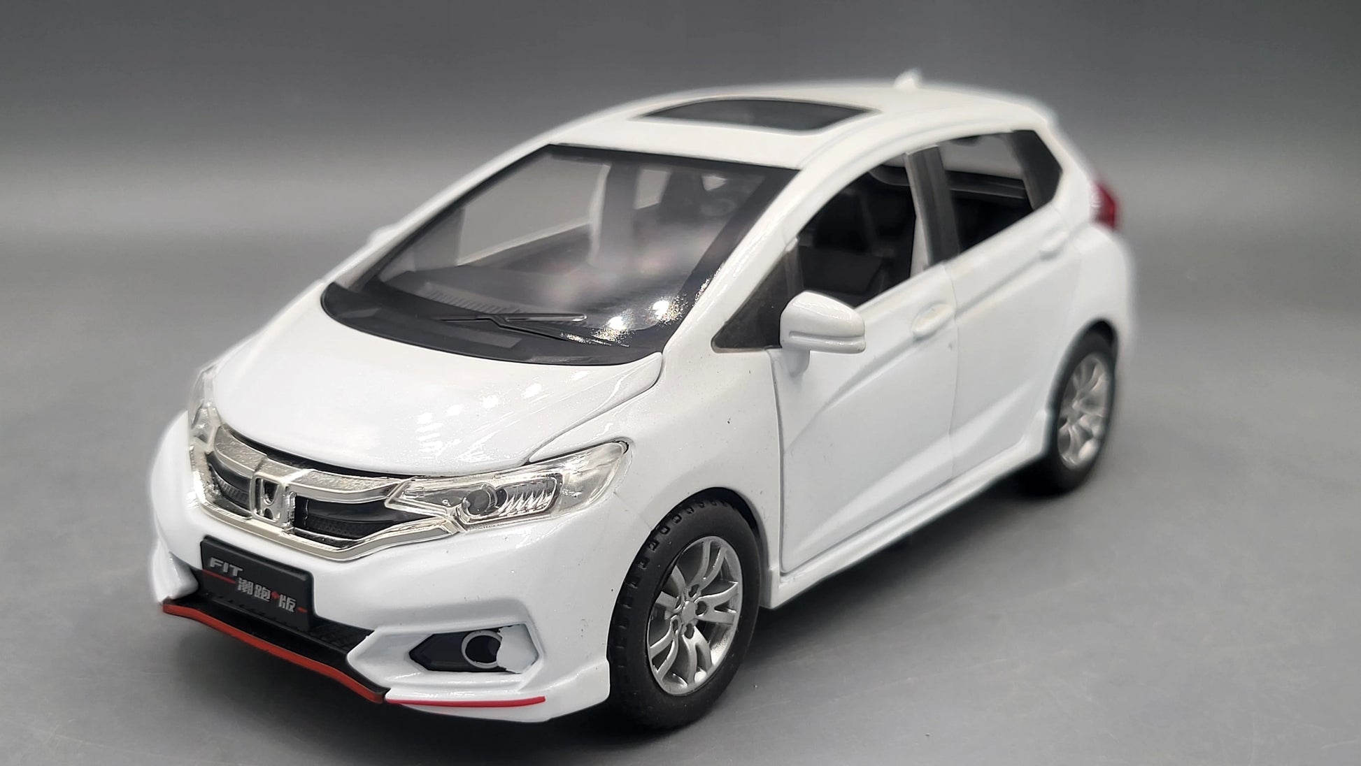 CHE ZHI   Honda Fit  White