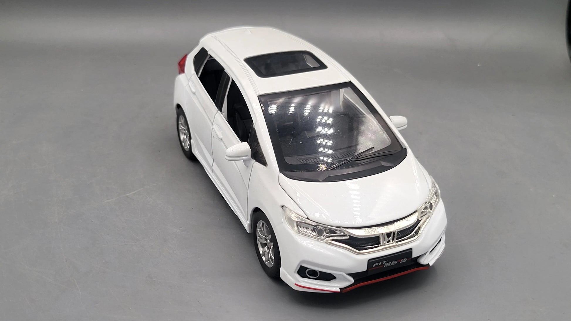 CHE ZHI   Honda Fit  White