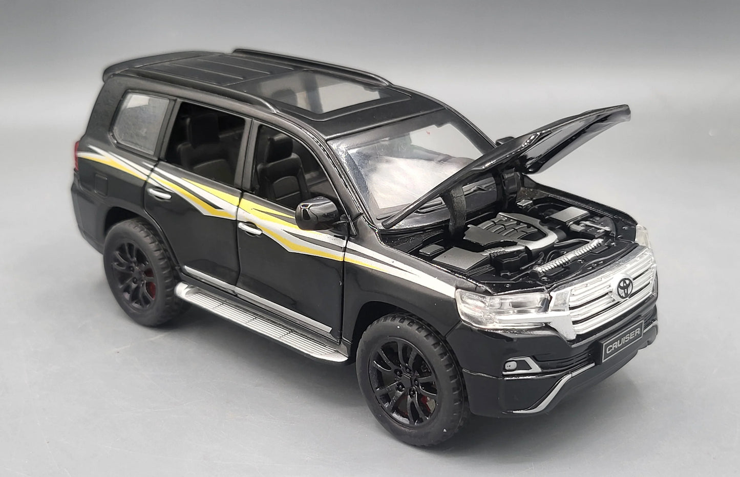 CHE ZHI   Toyota Land Cruiser V8  Black