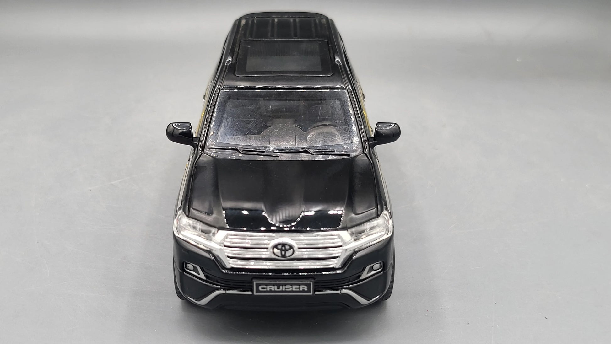 CHE ZHI   Toyota Land Cruiser V8  Black