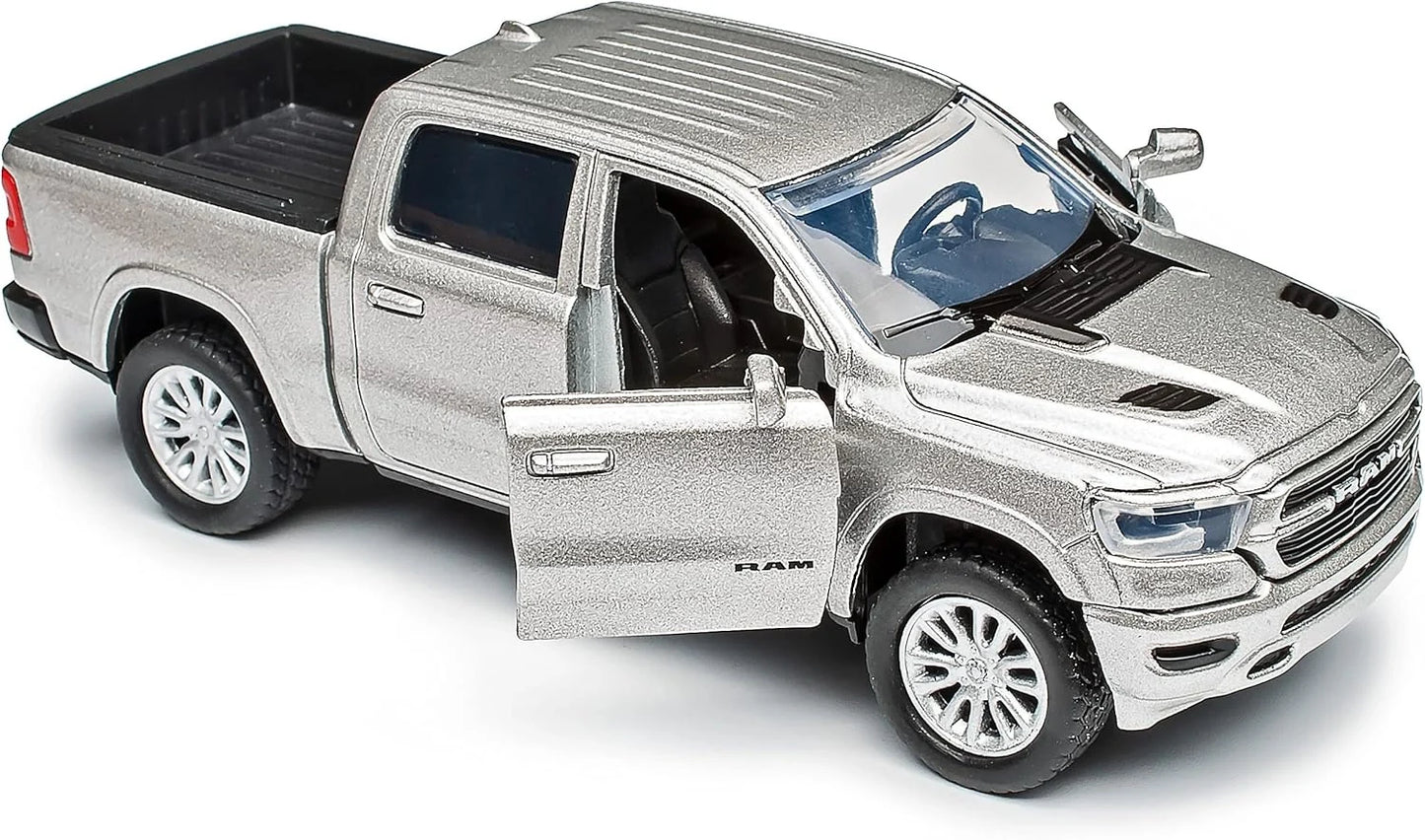 Motor Max  American Legend Dodge RAM 1500 Laramie Crew 2019 Silver