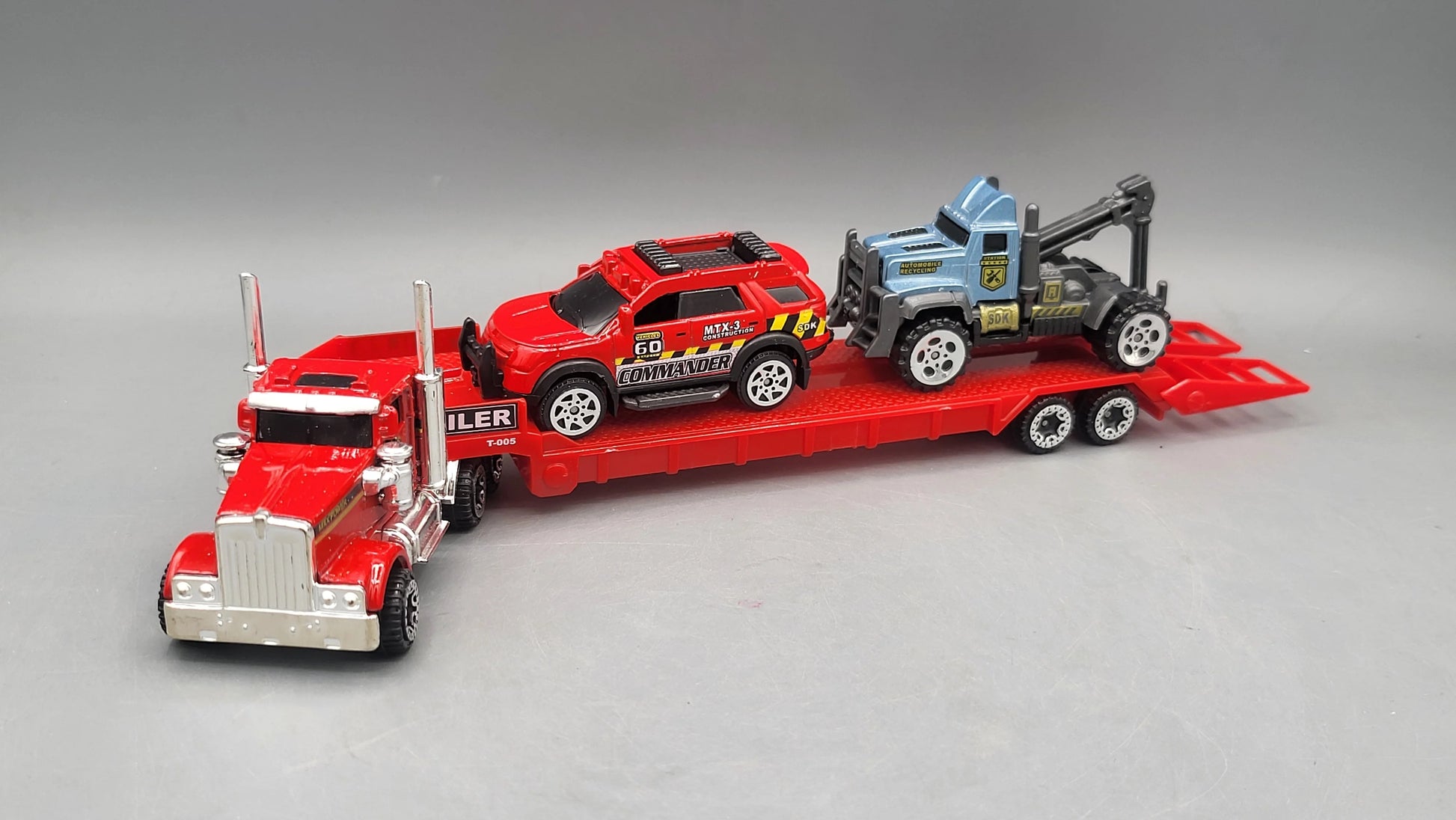 SunQ toys    Trailer + 2 vehicles  Red