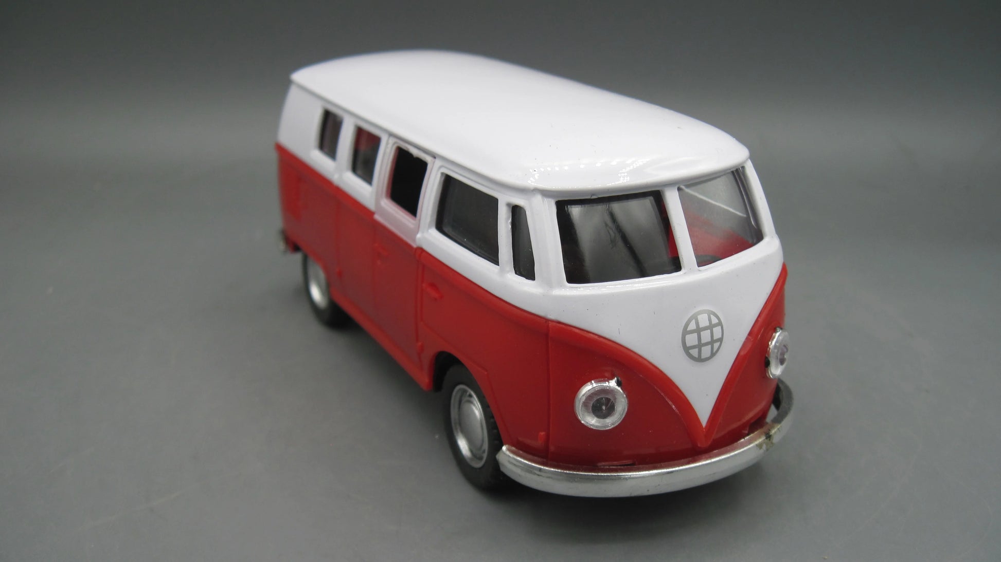 Tian Du   Volkswagen Microbus  Red, White Replica