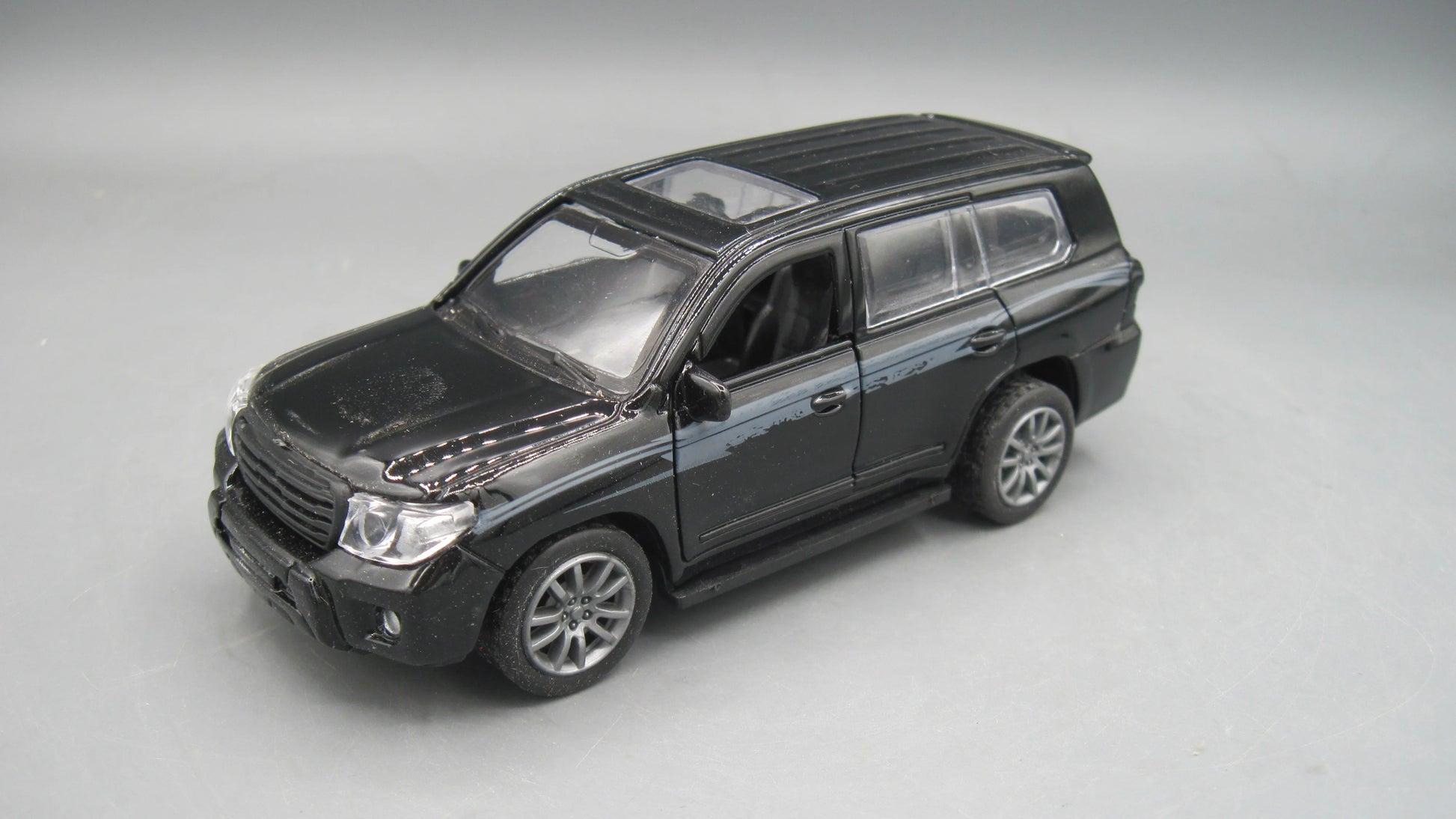 Tian Du   Toyota Inspiration: Land Cruiser  Black Replica