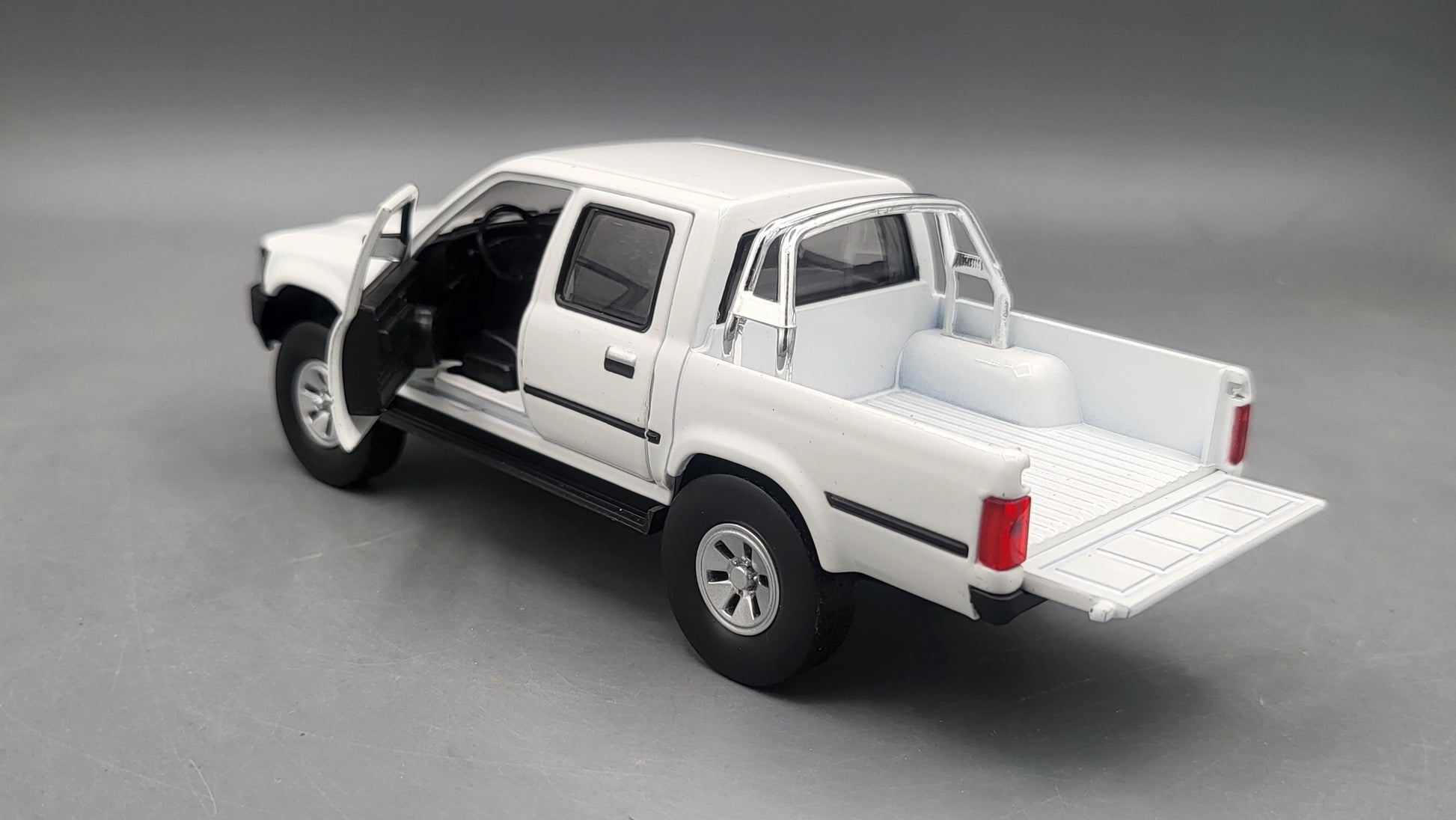 Toyota Hilux  White